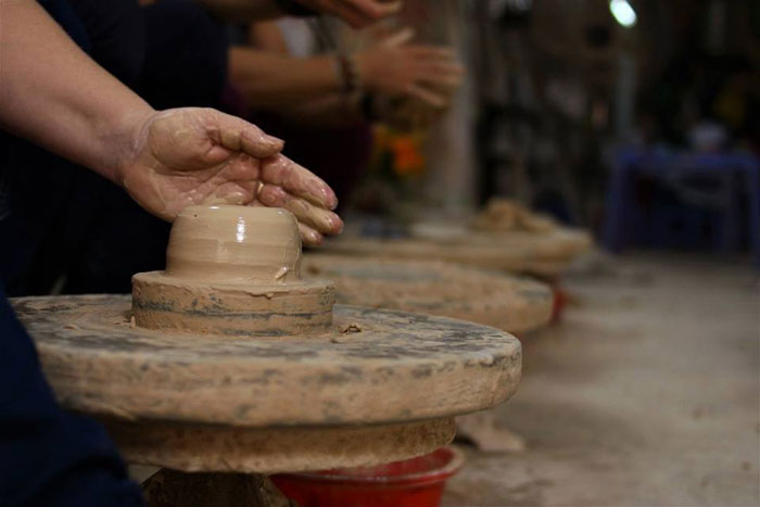 thanh ha pottery village traditional work